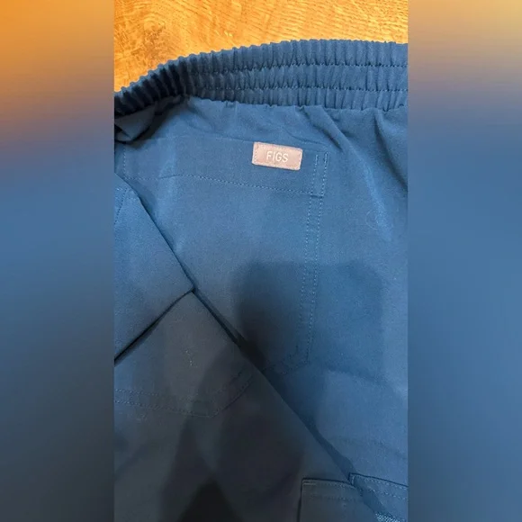 FIGS Technical Collection Yola Scrubs - Picture 5 of 5